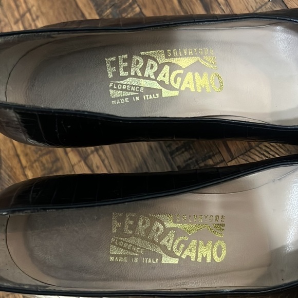 Salvatore Ferragamo Heels Black Crocodile Embossed Patent Leather Almond Toe 7 - Picture 11 of 12